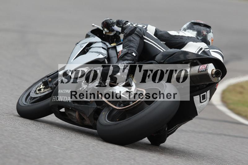 Archiv-2022/13 25.04.2022 Plüss Moto Sport ADR/Freies Fahren/backside